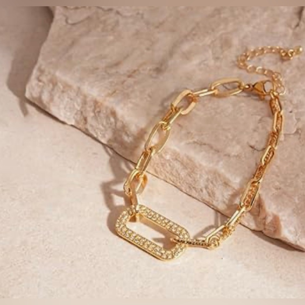 Elegant Gold Chain Bracelet